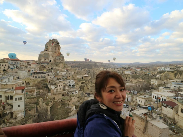 ついに憧れのカッパドキアの空を熱気球で飛んでいます