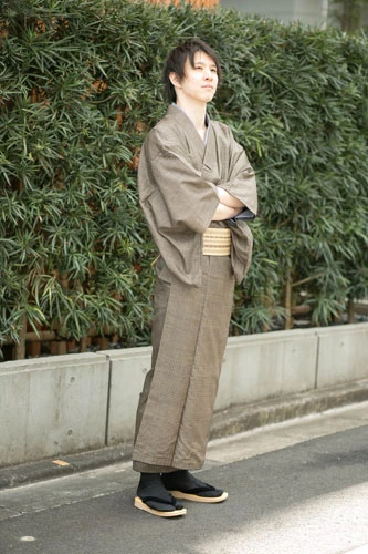 多くの人がイメージする着物姿。渋めの色合いで落ち着いた雰囲気を演出できる