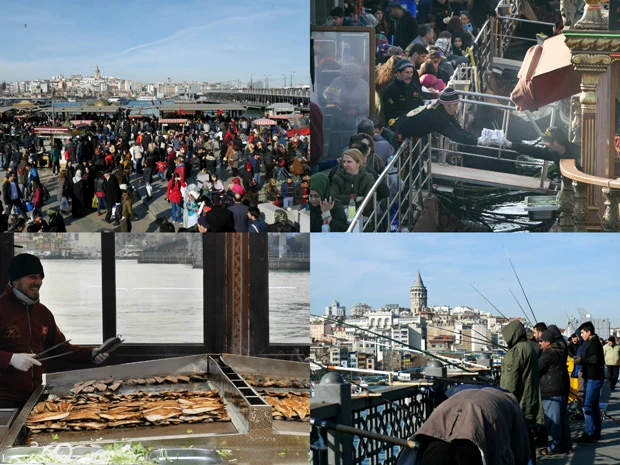 鯖バーガー売り場。ガラタ橋の上では釣り師が鯖を釣っている