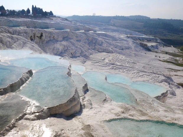 一番水が貼っていて段々がきれいに連なった石灰棚
