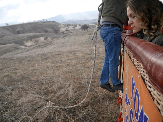 トラックの荷台ではなく原っぱに着陸