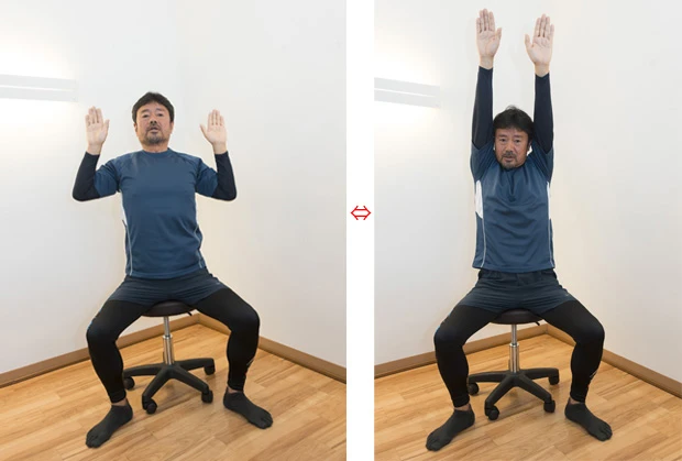 （２）肩甲骨の動きを意識しながら、腕をピンと伸ばす。この上下運動を１０回、繰り返す