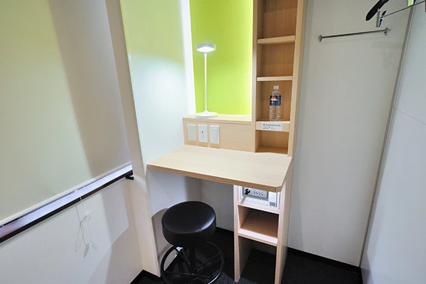 デスクワークができるのはうれしい。キーボードの音には注意