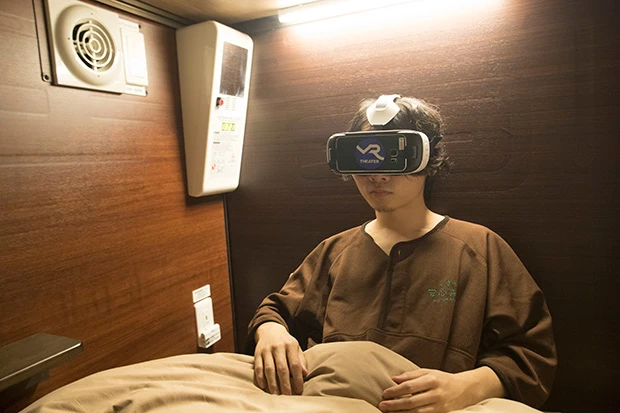 VRも体験できる。風景を眺めるものから本格的なゲームまでソフトは充実している