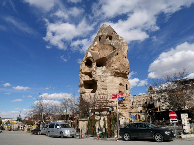 無事にカッパドキアに到着すると、そこにはいきなりニョキニョキと奇岩だらけ