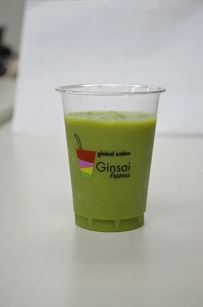 銀座の有名ベジタブルレストランとコラボした特製スムージーが朝は無料で提供される