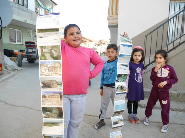 久々のジャパニーズ(客)を見つけて嬉しかったのだろうか、目をキラキラさせながら絵ハガキ売りに来た子供たち。なんだかかわいらしかったので、私は一部購入