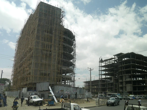 建設現場の足場が木…コワイ!