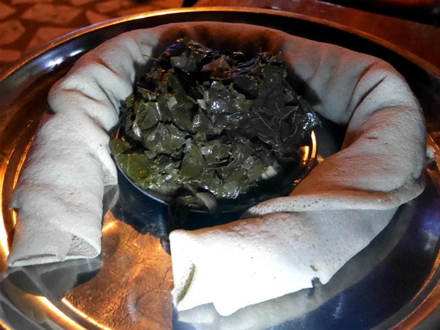 ナゾの葉っぱxインジェラ