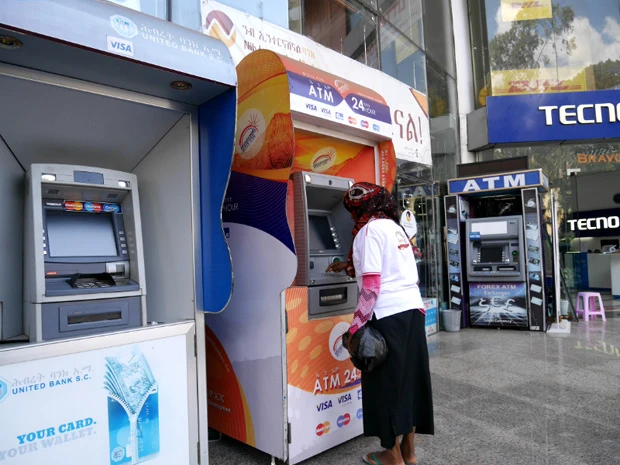 ショッピングモールのATM