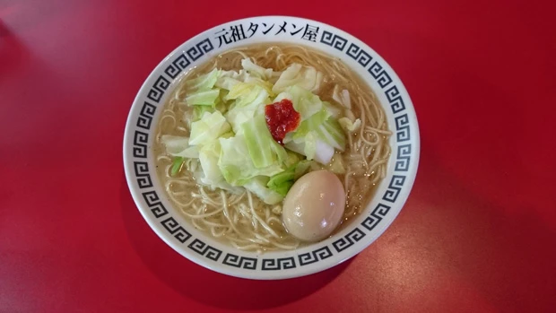 名物の岐阜タンメンを出す「元祖タンメン屋」は深夜まで営業。辛さをベースの6段階から調節することができる