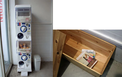 本棚と購入方法の説明以外は、ガチャガチャと木箱があるだけ。来客が自由に本を置いていく