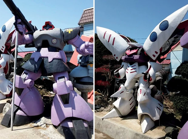 ドム(左)、キュベレイ(右)。プラモデルの部品を拡大し設計した型枠にモルタルを流し込みパーツを作る。1体完成させるのに1、2年程度を要する。ちなみに鈴木さんはガンダムのアニメを一度も見たことがないそうだ。「最後の作品になるかもしれない次回作は、シャアにしようかなと考えています」(鈴木氏)