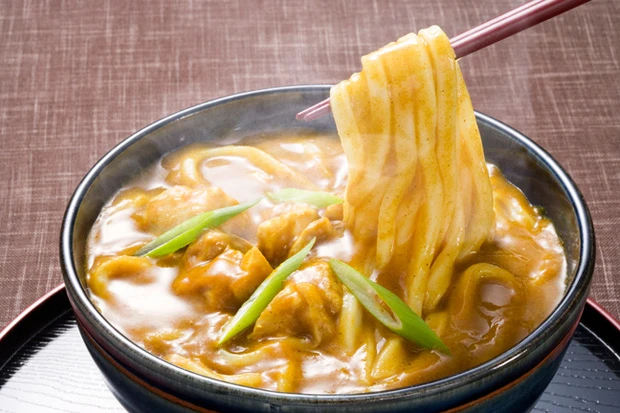 愛知県、京都府、鳥取県の3府県でシメに挙がった。名古屋には味噌煮込み用の極太うどんを使った煮込みカレーうどんがあるそう