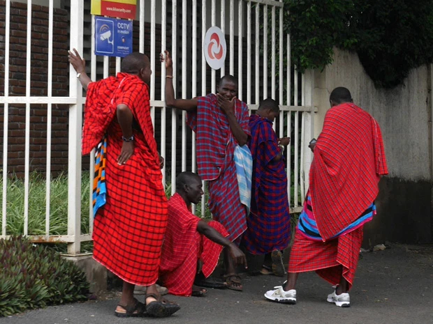 街中ではマサイ族グループをたくさん見かける