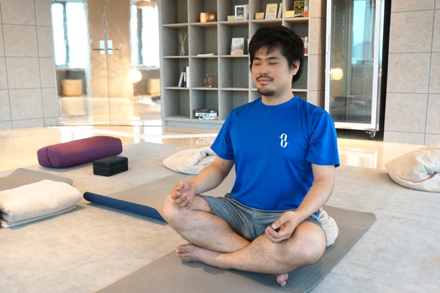 “お腹の風船”を意識して呼吸。吐く息では風船がしぼんでいくように…