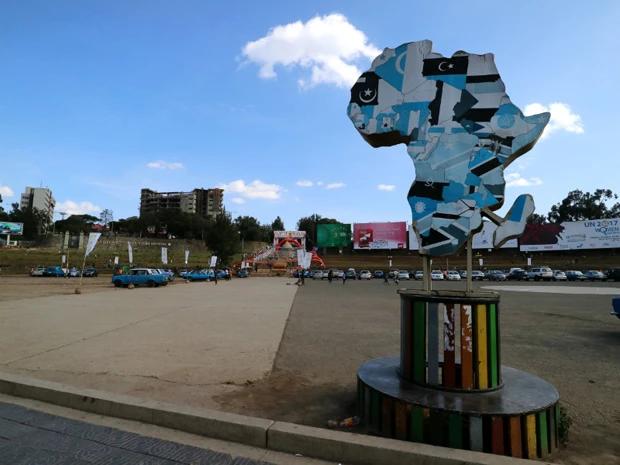 アディスアベバのバス到着地。この付近で子供のスリに遭う