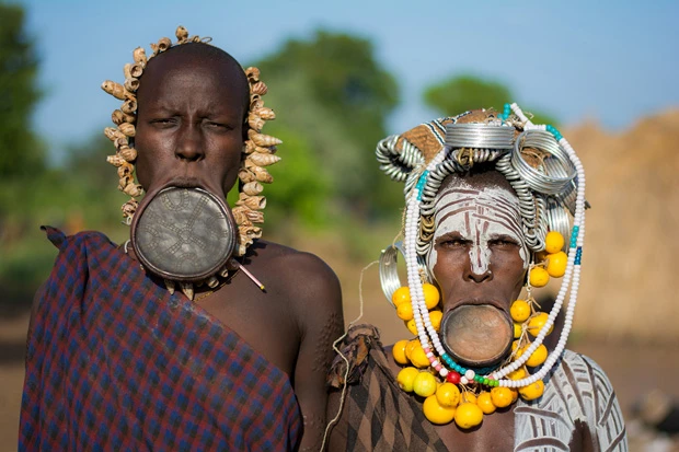 これがムルシ族! アフリカ旅のスペシャリストである旅友から提供していただいた貴重な写真(撮影:根本大樹)