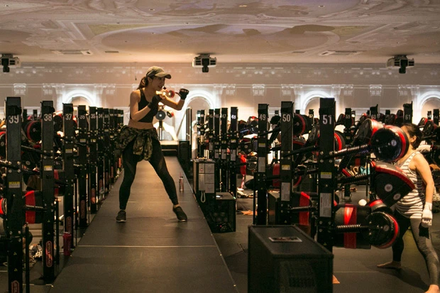 NANAさんの動きを真似て、パンチ&ガードのフォームをマスター