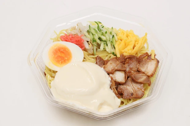 冷しクリーミー中華(冷しプリン+冷し中華)プリンは半分くらい入れるのが適量。タレと合わさるとクリームチーズのような風味に