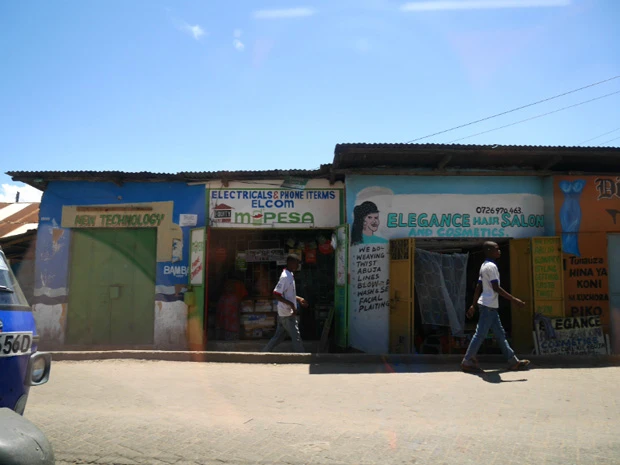 フェリーで渡った側の街。この裏にはすぐスラム街がある