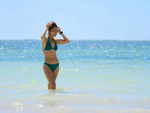 キラキラ輝くディアニビーチにゴキゲンなマリーシャ