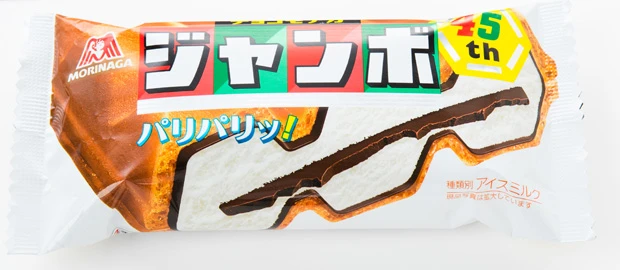 モナカアイスの定番。３×６＝１８個の山があり、パキッと折り、分け合って食べられる楽しさも