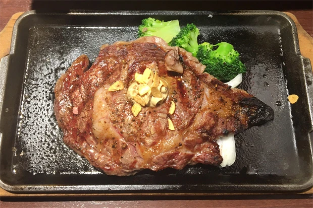 糖質の高いコーンをブロッコリーに無料で変更可能。100 円でブロッコリー増量もできる