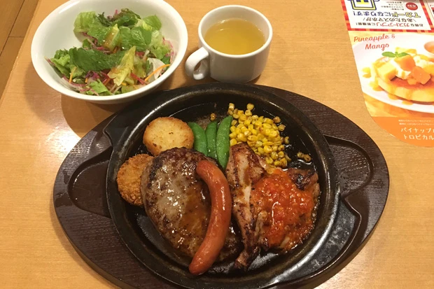 サラダ&スープのDセットとほかのメニューを組み合わせるとうまく糖質を抑えられる