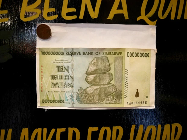 こちらは10兆ジンバブエドル札