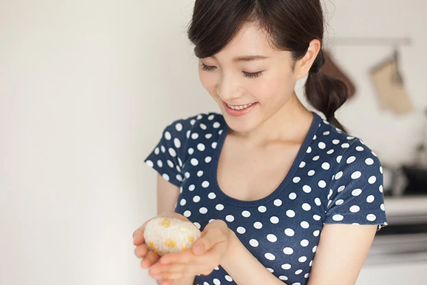 お料理おねえさん 大森麻里の恋愛妄想ストーリー パジャマレシピ 恋愛レシピ３７ とうもろこしご飯 ライフ 文化 ニュース 週プレnews 週刊プレイボーイのニュースサイト