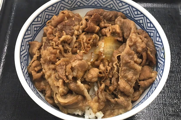 牛丼のつゆに血糖値の上昇を抑える成分が入っている。味の違いは正直わからないほど