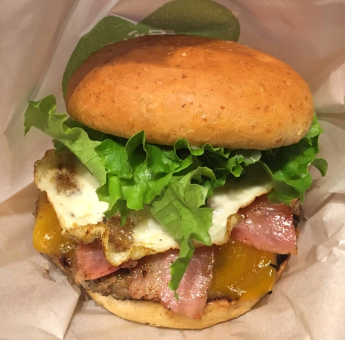 パサつきがあるのかと思いきや、そんなこともなく厚みもしっかりある。高クオリティ!