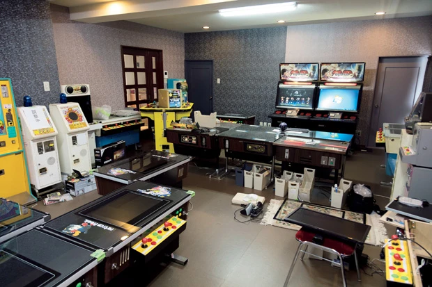 永野間さんは商品である「パソケード」のほか、数々のゲーム筐体をコレクションしている。オフィスは常にゲーム機でいっぱい。パソケード【http://pccade.com】