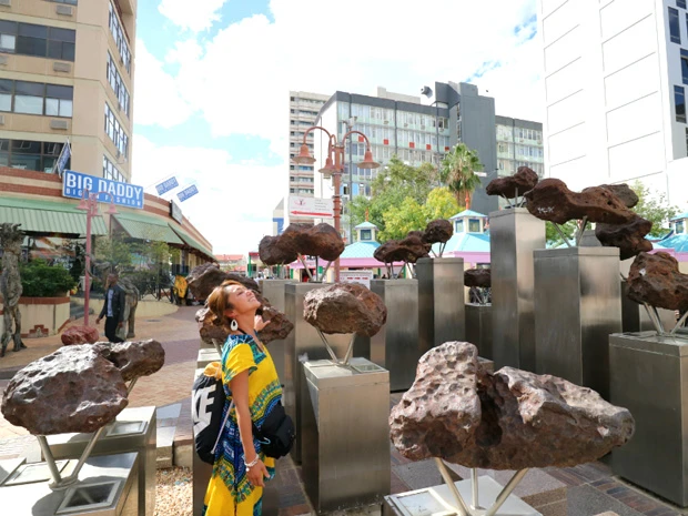 ナミビアに落ちてきた隕石。レプリカかと思ったら本物だそう