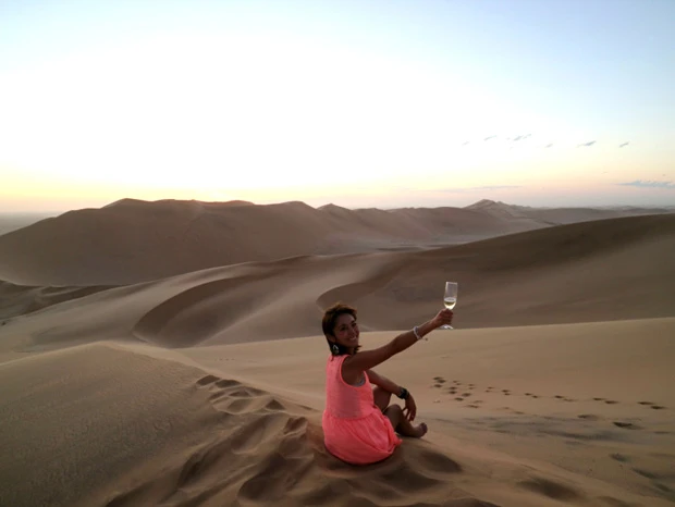 約8千万年前に生まれた砂漠で、シャンパン乾杯!
