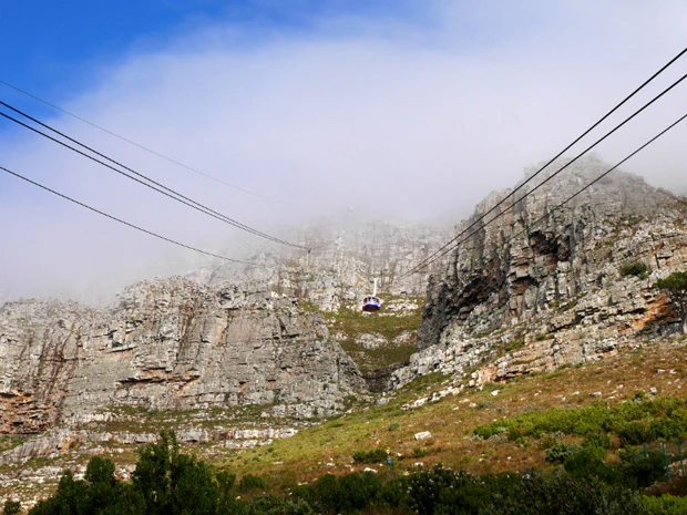 テーブルマウンテンに雲がかかった現象を”テーブルクロス”と呼ぶらしい