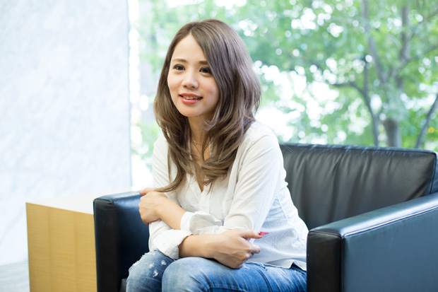 「ここに登場するおじさんたちは総じてコミュニケーション能力が高くないんです。『カッコいい自分』が主役のストーリーを勝手にひとりでつくっちゃうんでしょうね」と語る鈴木涼美さん