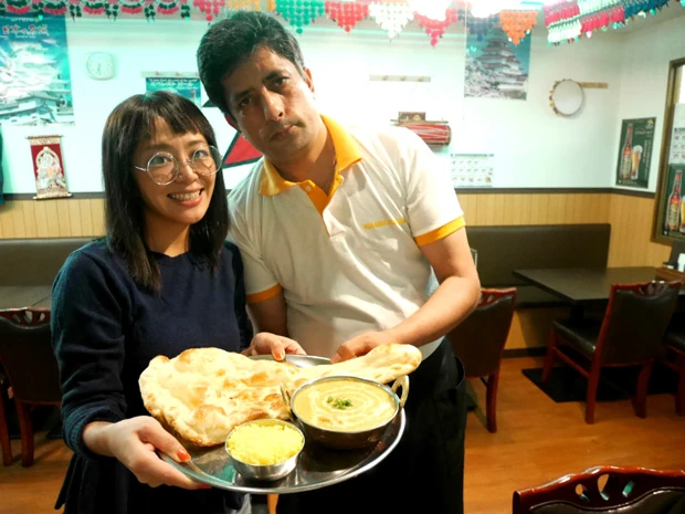 店主でベテランシェフのダカルさん。無理言ってムグライを作ってくれてダンニャバード