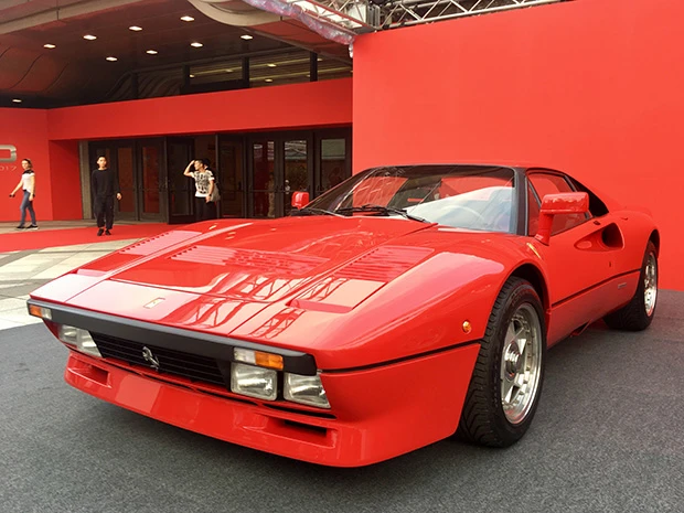 ２８８ＧＴＯ（１９８５）グループＢ（レース規格）のホモロゲーションモデルとして少数が生産された。８０年代のフェラーリは、レオナルド・フィオラバンティによる流れるようなラインが特徴だ