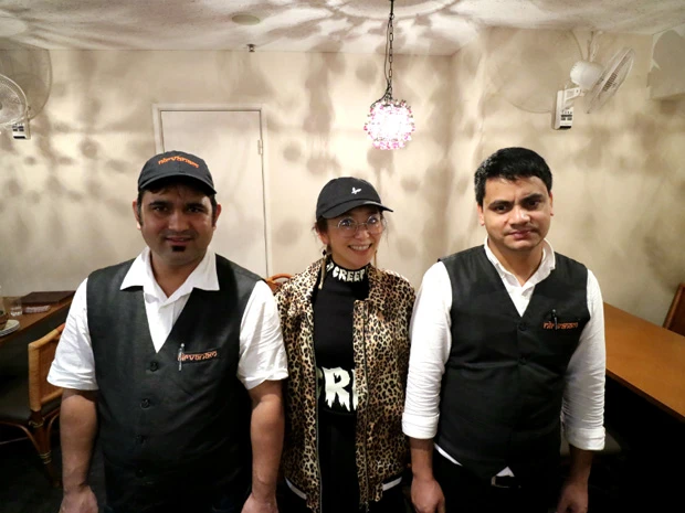 ニューデリー出身の店員さん。セレブリティーな気分にさせてくれてダンニャバード!