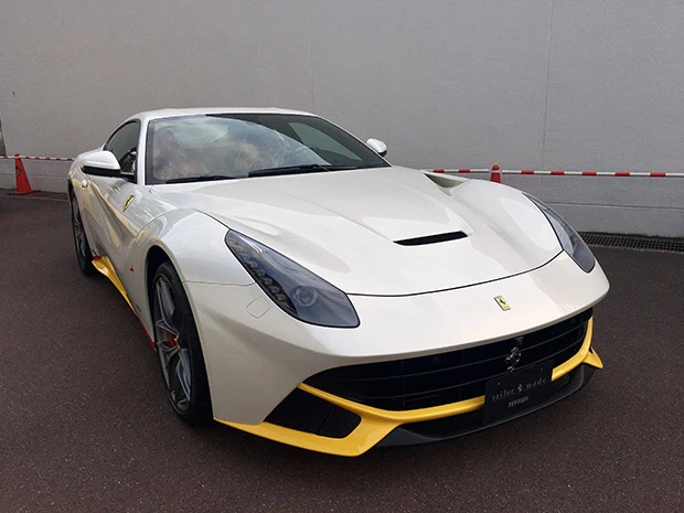 ＃５４　Ｃｅｌｅｂｒａｔｉｎｇ　ａｎ　Ａｎｎｉｖｅｒｓａｒｙ　（Ｆ１２　ベルリネッタ）創業４０周年モデルのＦ４０に着想を得て作られた。ボディの下部を流れるシェルカラーは、当時のスポンサーカラーを意味する