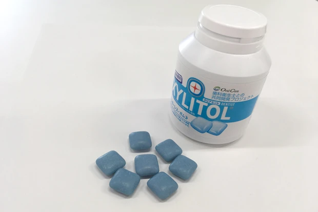 キシリトール100%の「歯科専用」[ガムは、歯科のほか薬局やネットなどでも購入できる