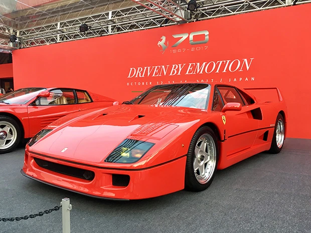Ｆ４０（１９８８）フェラーリの創業４０周年を記念して作られたスペシャルモデル。創業者のエンツォはこのクルマの完成を見届けた翌年、９０歳でこの世を去った。