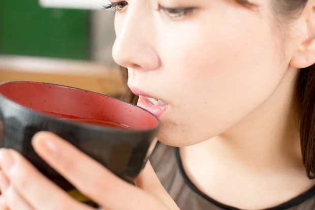 最後は味噌汁でホッとする都ちゃん