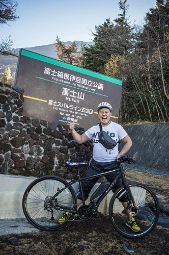 外国人観光客でにぎわう5合目に到着。自分のペースで登ればほとんどの人は完走できる