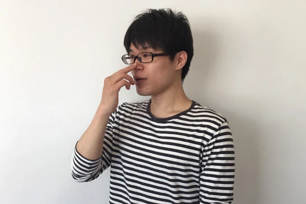  人差し指と中指を鼻において、「ン～～」とハミングしながら、声の高さを徐々に上げていく