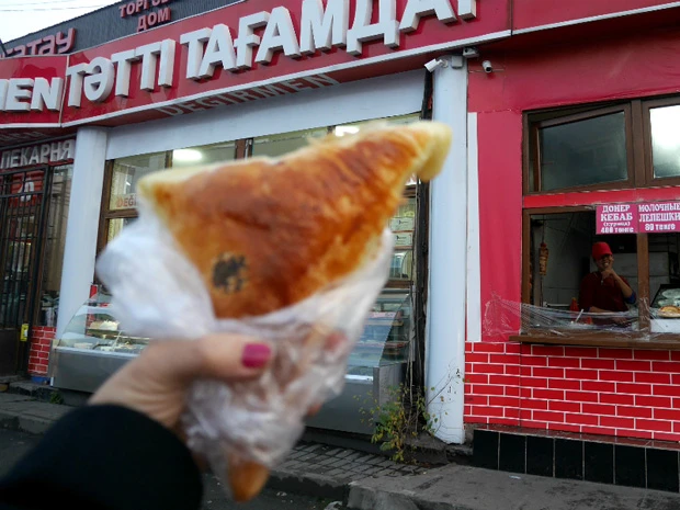 言葉も文字もわからないのでサモサを買うのもひと苦労