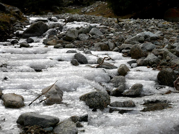 滝は凍っていた