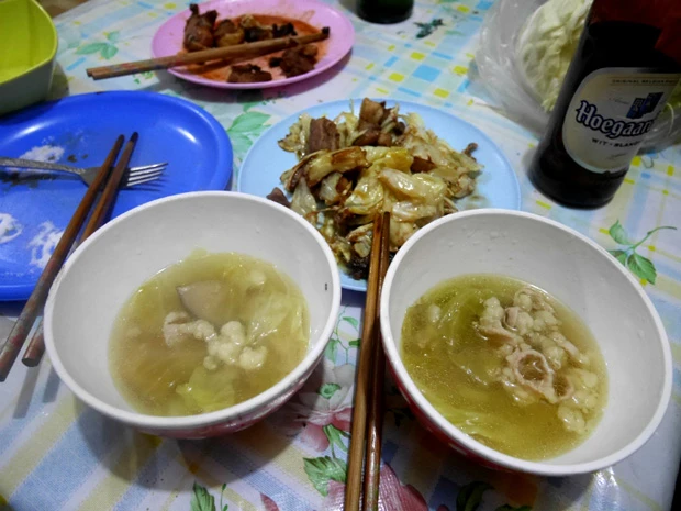 キルギスに隠れた日本人の巣窟でモツ鍋を喰らう。ところで、このモツどこで手に入れたんだろうか。お腹大丈夫かな…